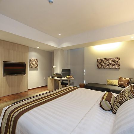 Ra Premiere Simatupang Hotel Cilandak  ภายนอก รูปภาพ